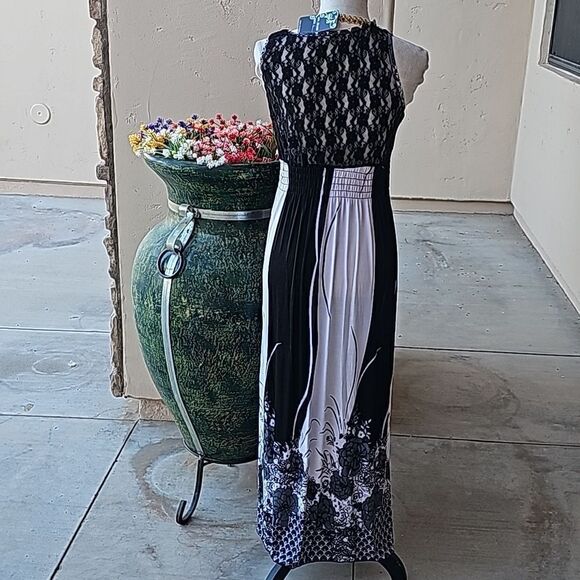 Black and white vertical neck lace back maxi dress size large - Picture 5 of 9